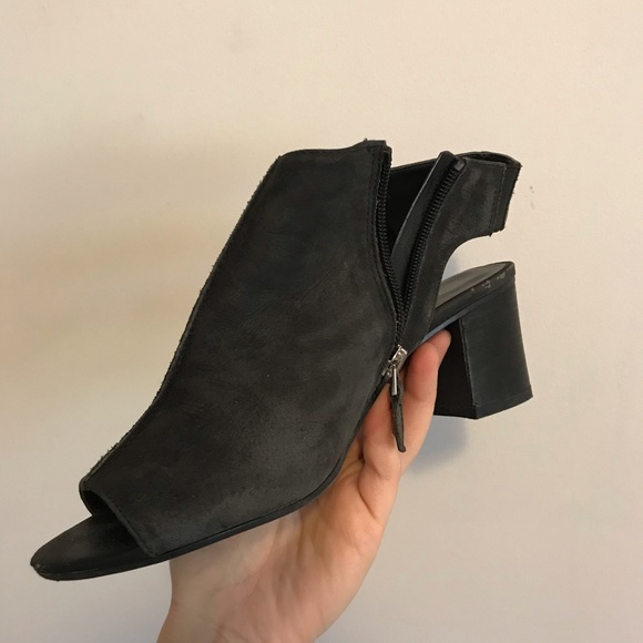 Black open toe leather heels - Picture 3 of 6